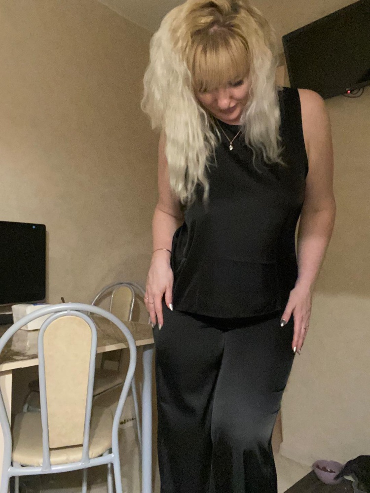 Очень качественно сшита, я в восторге. Приятная к телу , удобная, нигде не тянет, буду брать ещё в другом цвете . 