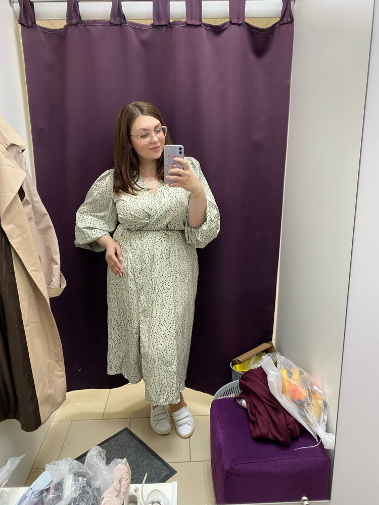 Платье я вернула, на мне не понравился ни цвет ни само платье.. ещё и к ногам прилипло сразу.