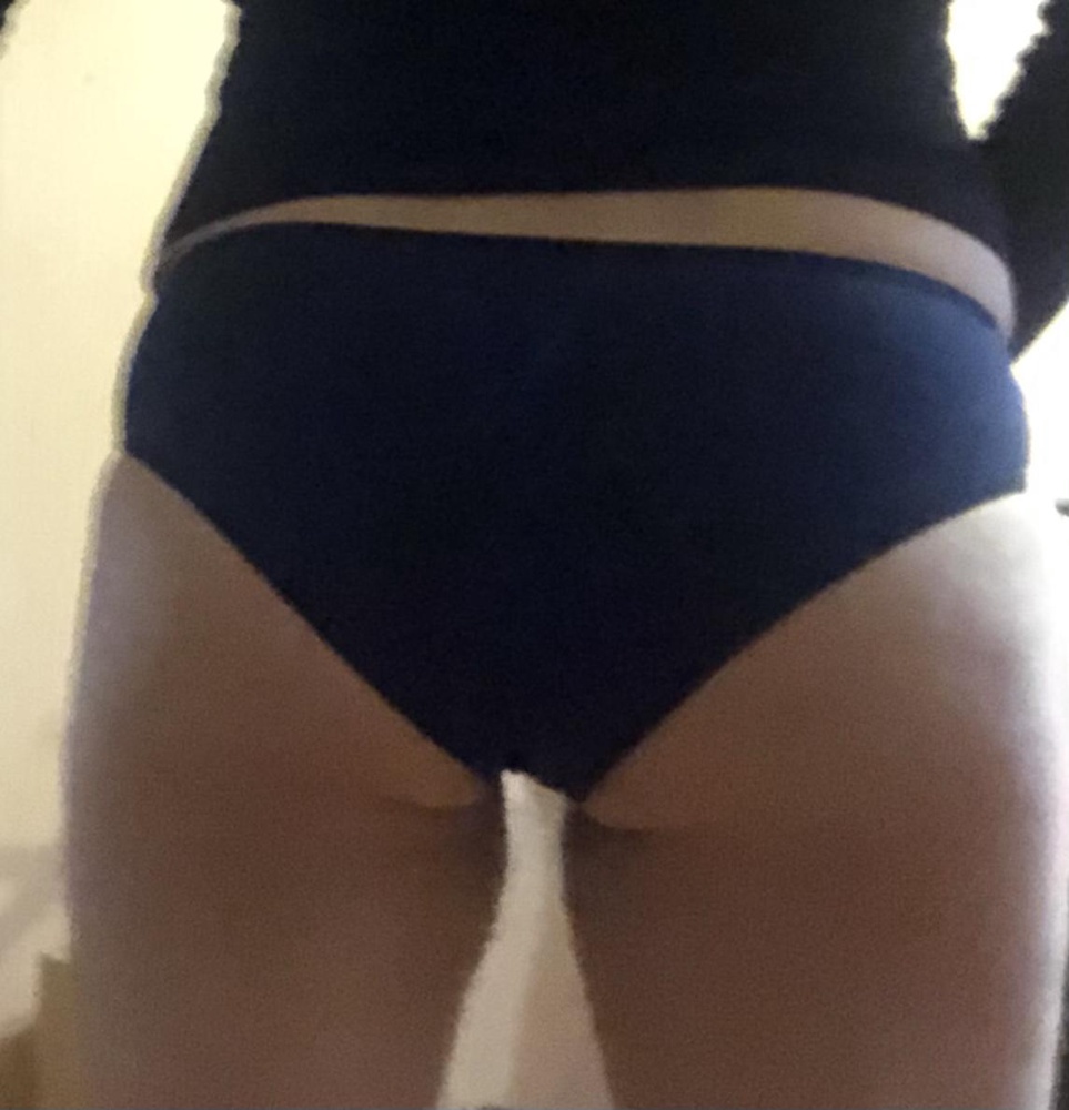 Трусики тоненькие, приятные к телу, трикотаж не рыхлый. Резиночка не врезаются. Заказала 94, ношу одежду 46. 