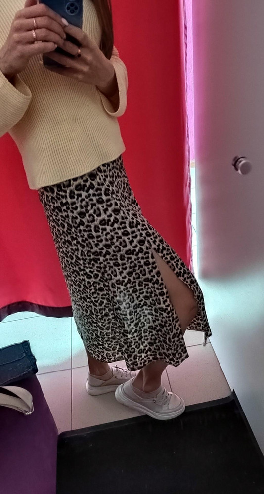 Юбка просто💥💥💥 с молнией все ок, с размером тоже, села как влитая❤️
Теперь она моя самая любимая 🥰