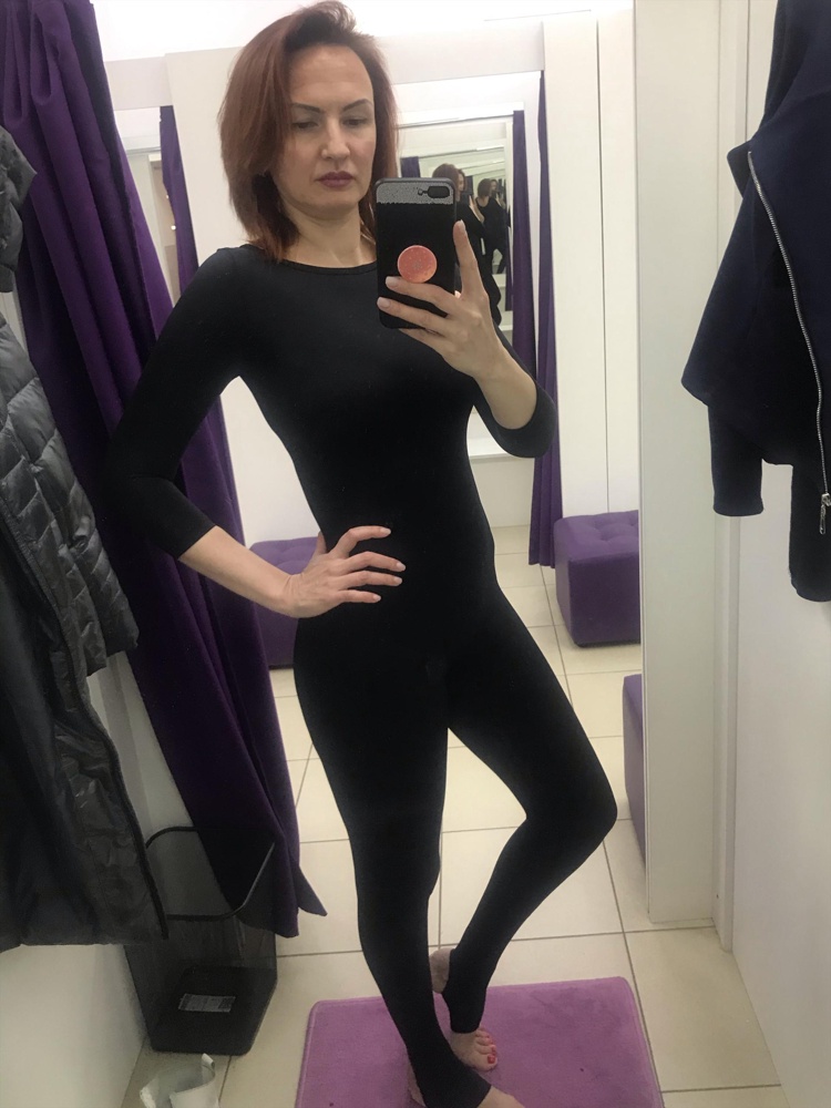 Комбез идеальный, на рост 180 сел идеально! При занятиях, на теле не ощущается! Вообщем буду ещё брать в других цветах!