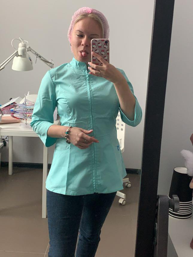 Рубашка из очень качественной ткани, не просвечивает! Так как ткань не тянется, лучше взять на размер больше 