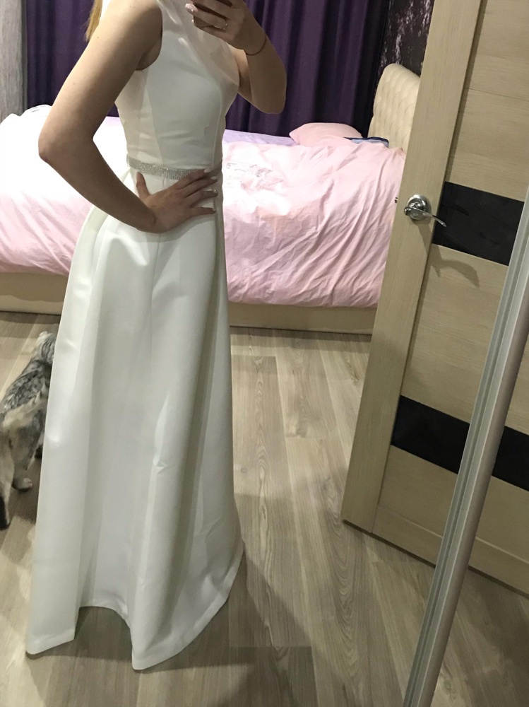Платье идеальное 😍Купила на венчание.Не знаю,кто там пишет что пояс мал и можно выкинуть,смотрите реально на свою фигуру дамы-у меня пояс застегнулся без проблем.