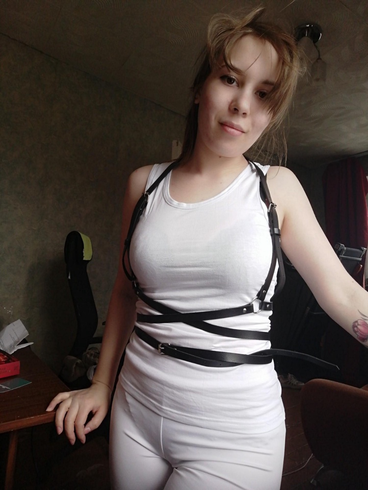 Очень хорошая, единственное - был сломан один держатель