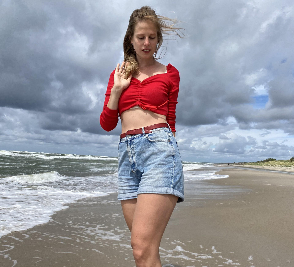 Идеальная вещь!! Просто, однозначно моя любимая вещь гардероба. Яркий, летний, качество на высоте.