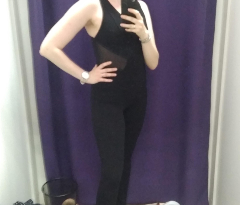 Комбинезон супер
Качество на высоте
Без бюстгальтера замечательно держит грудь среднего размера
Я в восторге
Качество ткани и швов отличное
Фото не очень хорошего качества - спешила.
Спасибо!