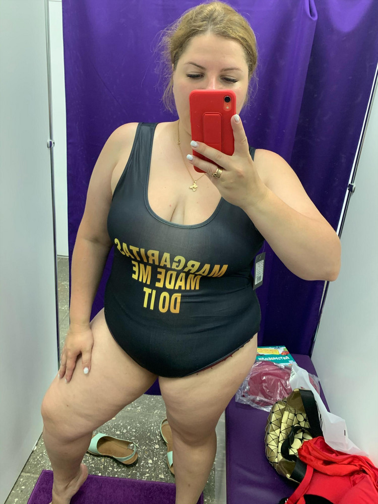 Качество ужасное , просвечивает на груди 