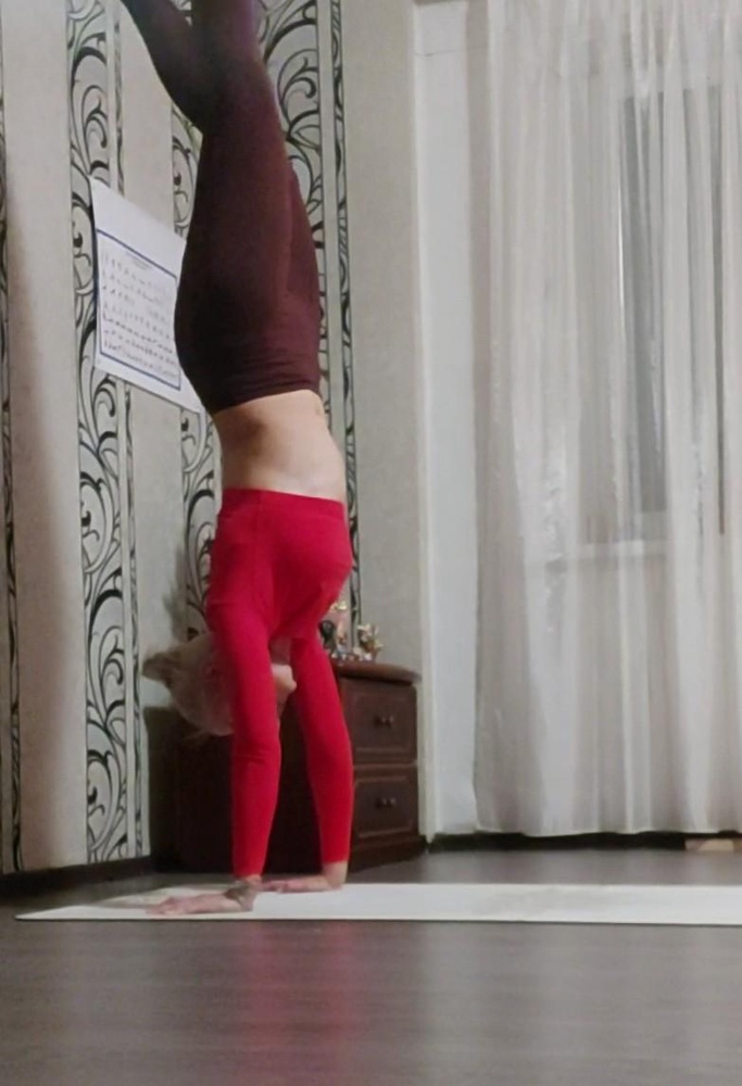 Отличный рашгард, цвет сочный, полностью соответствует заявленному, ткань , качество все на высоте! Для меня было важно, чтобы он не оставлял следов пота, я его испытала, сама, мокрая, топ сухой, ни каких следов! Спасибо ❤🙏 намерена заказать ещё один, теперь в другом цвете🤗