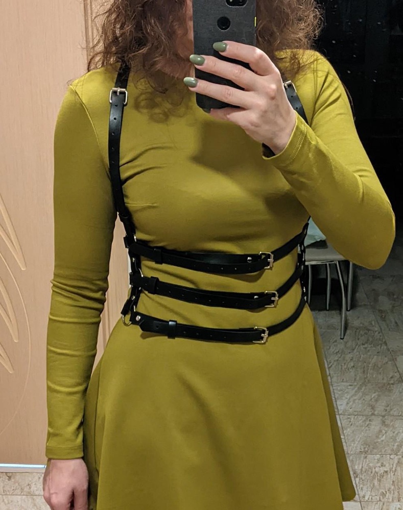 Очень красивая портупея.  На 48 размер ещё километр запаса ремней)