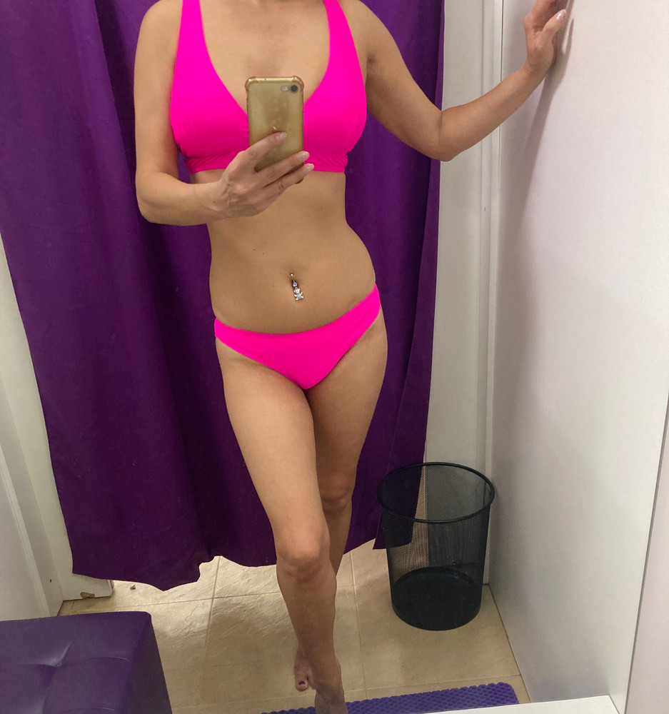 Хороший купальник, ткань, качество и размер соответствуют. Удобный и практичный, тем более ща свою цену. Довольна как слон!