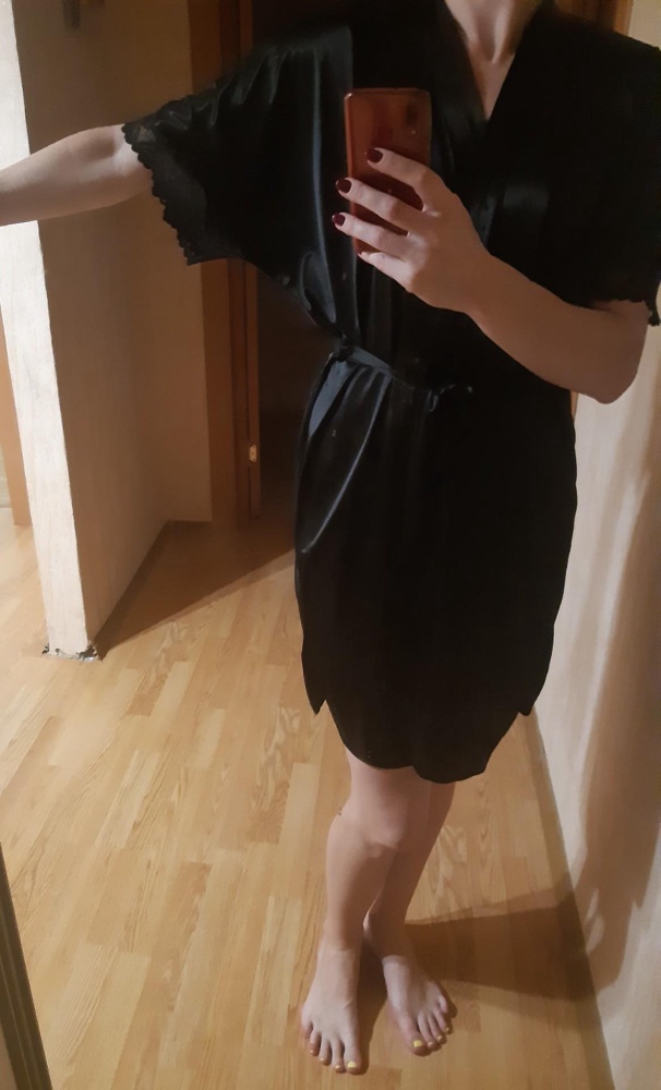 Понравился. Приятный, хоть и синтетика. Мой рост 175, длина отличная. Размер 44.