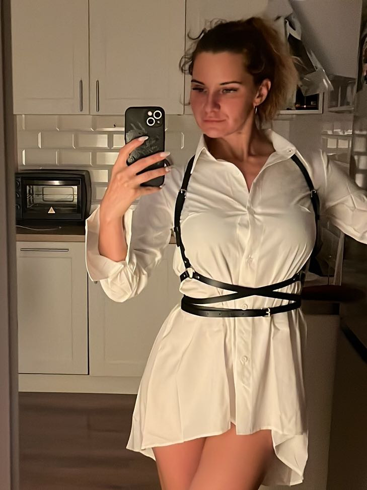 Очень классная штучка) как надеть разобралась, посмотрев видео)