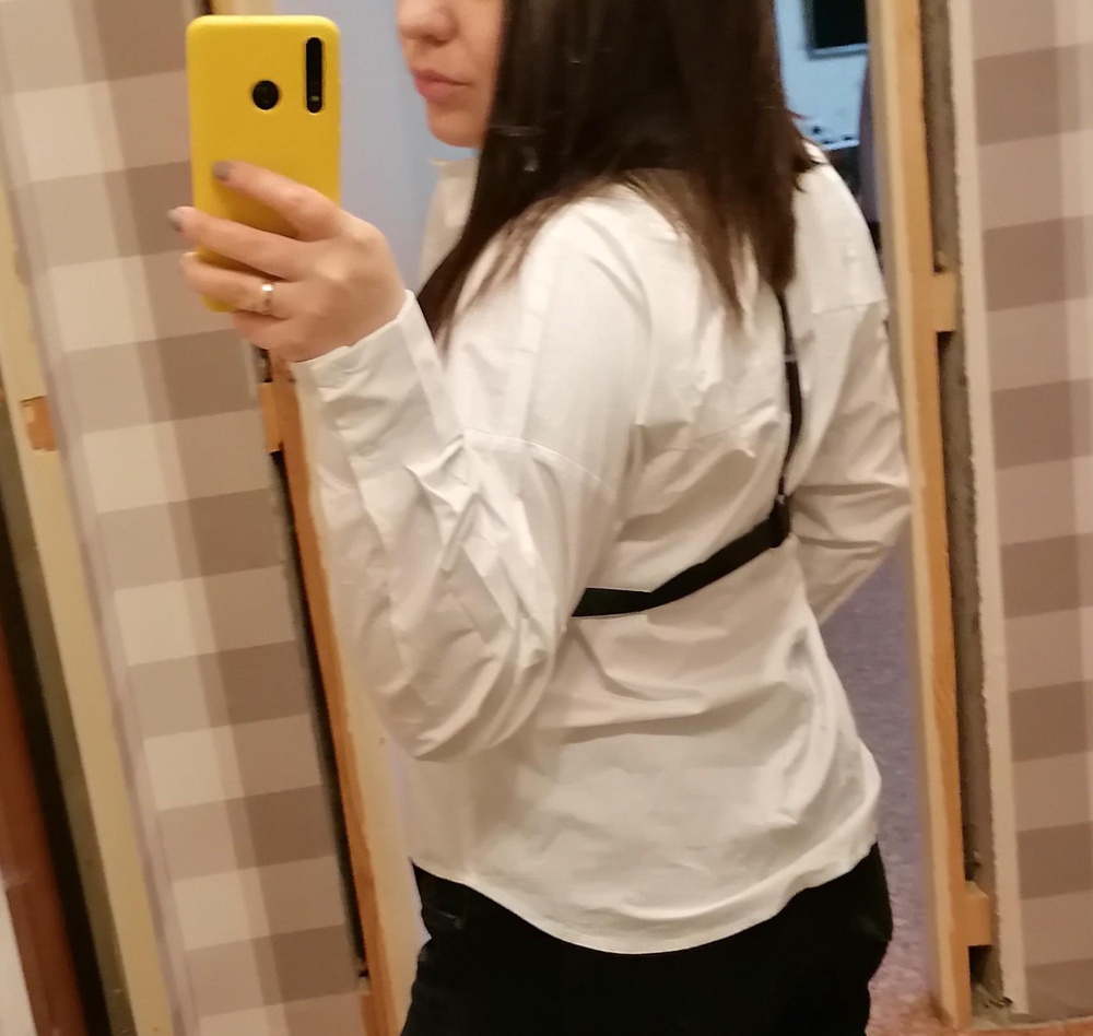 Отличная вещица!
По размеру всё отлично
Можно регулировать!
Сидит замечательно