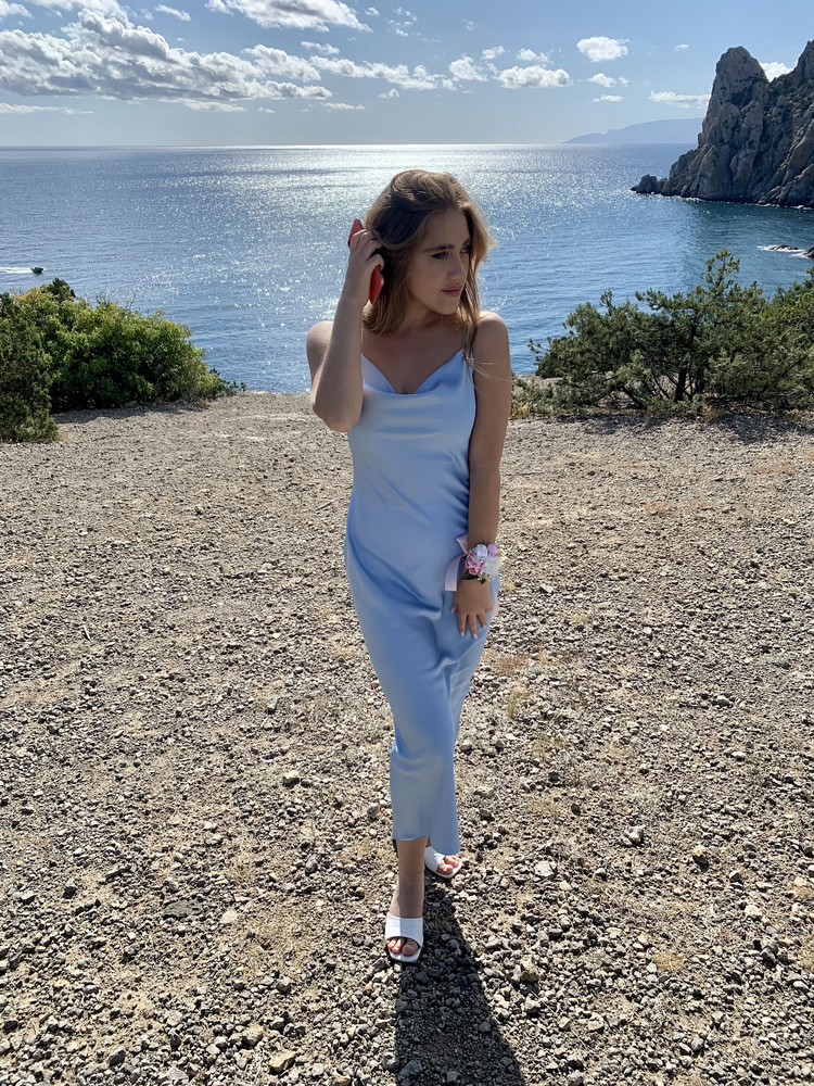 Подошло по размеру, но торчали нитки и оно было все в пятнах, как могла отстирала, но очень не приятный сюрприз