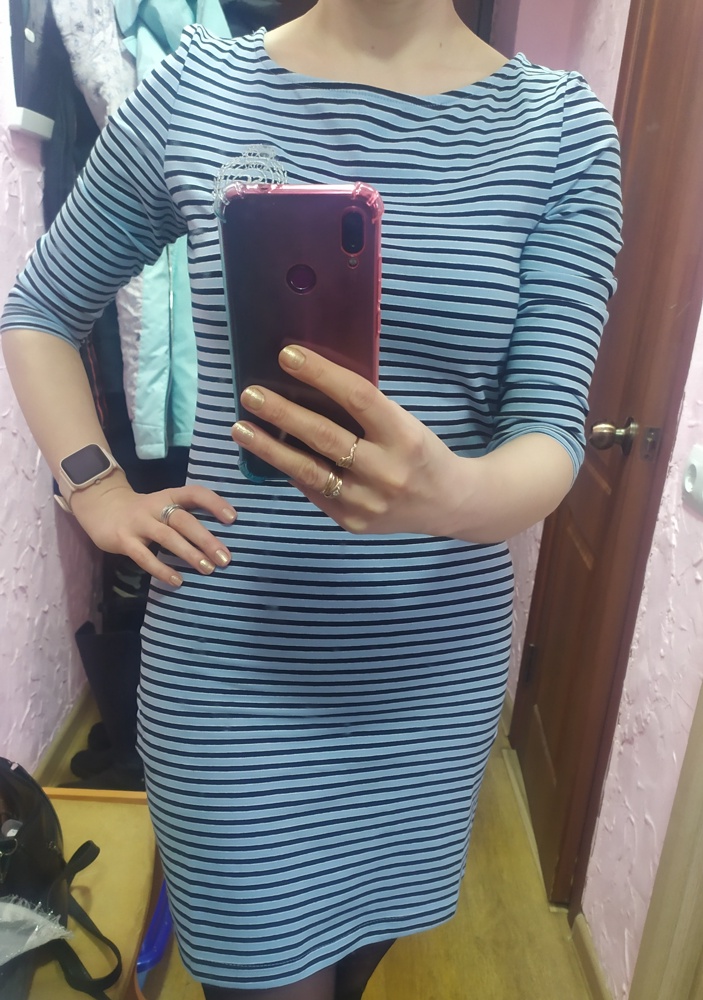 На свой 44-46 заказывала s. Брала носить под пальто, осталась довольна. Сшито хорошо,нитки нигде не торчат,трикотаж плотный.Стоило 153 рубля, за такую цену даже не хочется искать недостатки. 