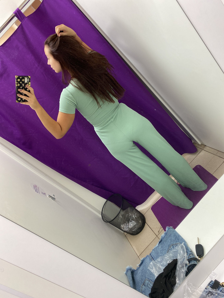 Просвечивается немного, мне не понравился как сели штаны