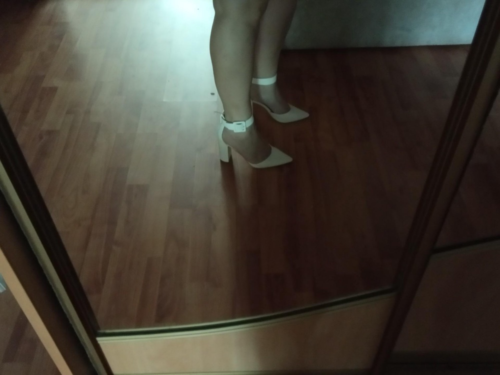 Очень хорошие туфельки, мягкие удобные. Красиво смотрятся на ножке.