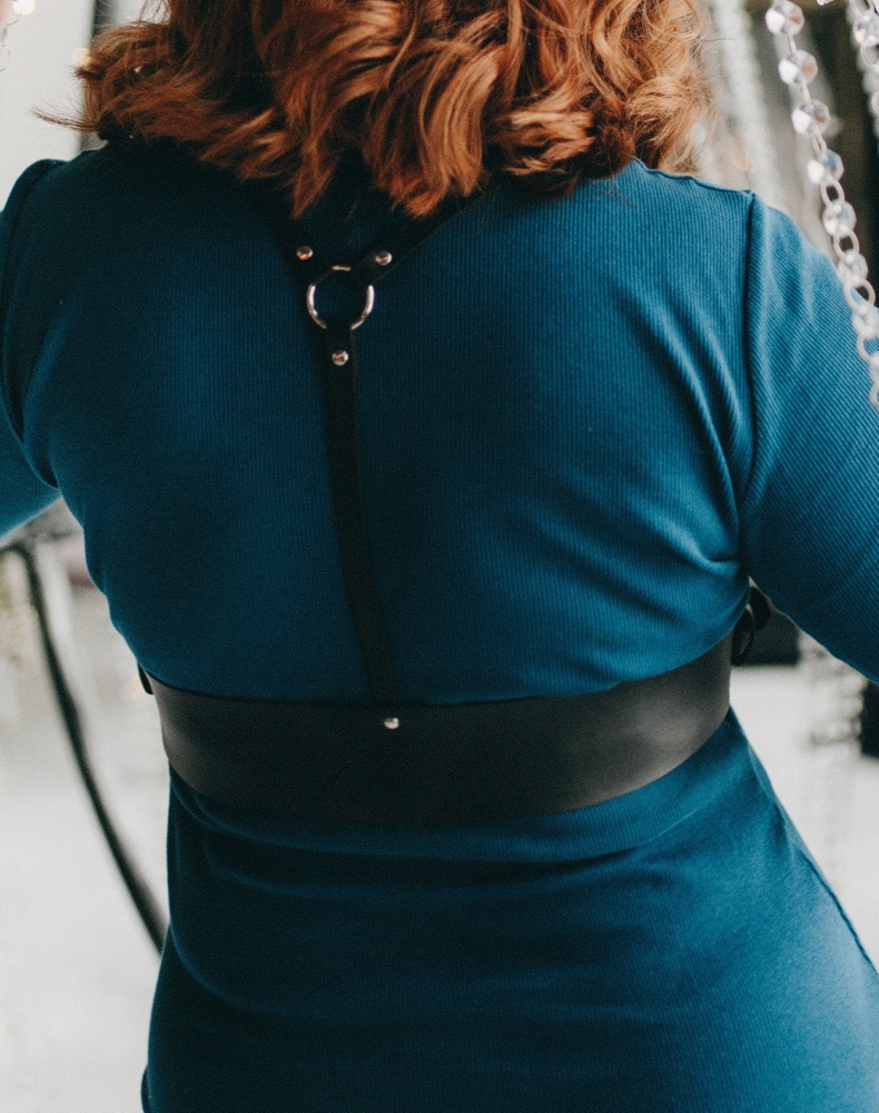 Красивая портупея. Удобная, хорошо регулируется по высоте.