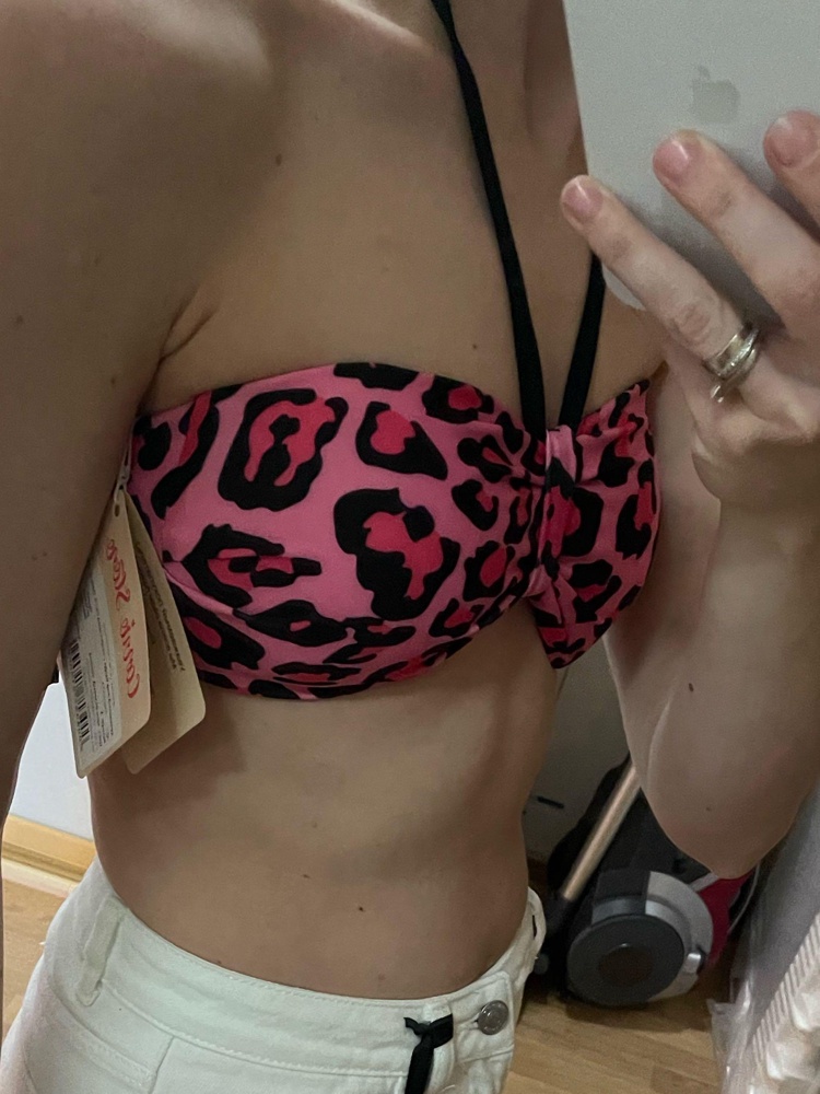 Мне понравился лиф, сама форма хорошая, плотная. У меня размер маленький, проблем с поддержанием нет) 