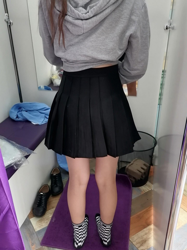 Юбочка классная, заказала за 860, но ошиблись с размером на 42 р она тесновата. Хотела перезаказать бОльшего размера, а цена выросла в разы. Очень расстроенна, буду брать у другого продавца, где цена приемлемая