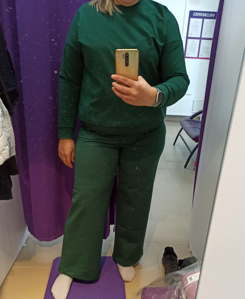 Костюм хороший приятный к телу, минус что прошит не очень на одну нитку, как показывает практика, быстро расходятся швы