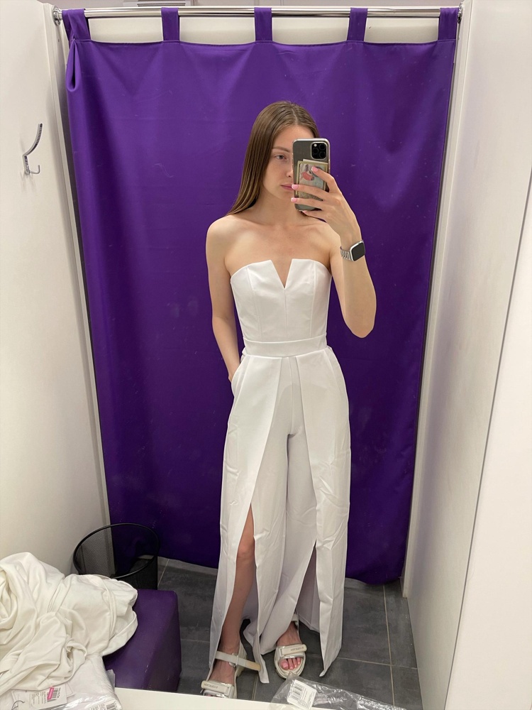 Мой рост 174, параметры 82-65-95. Сомневалась с размером, заказала XS и S. XS сел идеально, S даже мерять не стала. Отличная длина под каблуки или обувь на платформе с моим ростом. Ткань приятная к телу. Боялась, что будет спадать из-за маленькой груди, но нет - не съезжает благодаря сужению в талии и плотному корсету (он стоИт)