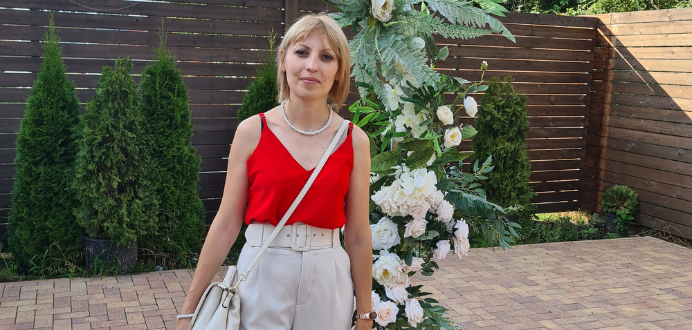 Классный топ. Выглядит дорого и стильно. В размер.