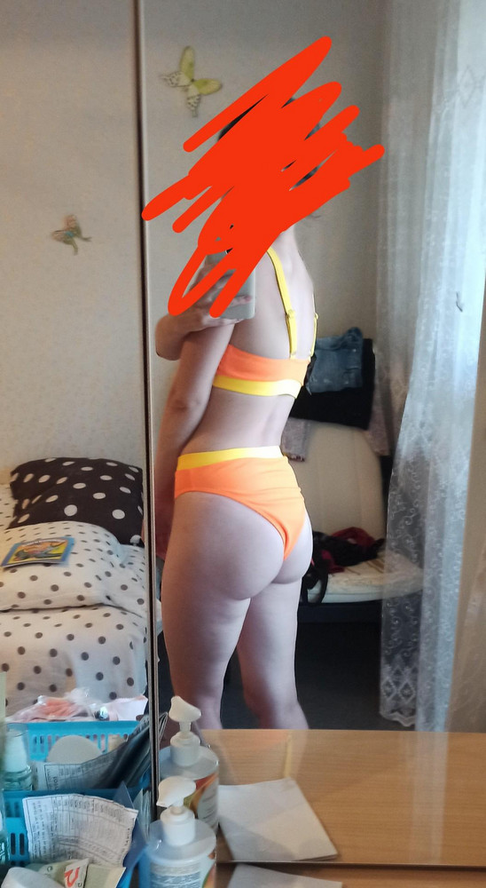 Купальник хороший, но то что плохо пришиты лямки и торчат нитки это есть, но это не заметно. Взяла размер с, ог 86, об 88, под грудью 75 и действительно резинка не много пережимает, но в принципе комфортно. Посадка у трусиков высокая, но зона бикини не открыта, что очень радует, переживала за это. Все нравится, цвет очень яркий, ничего не просвечивает. Всё ок.