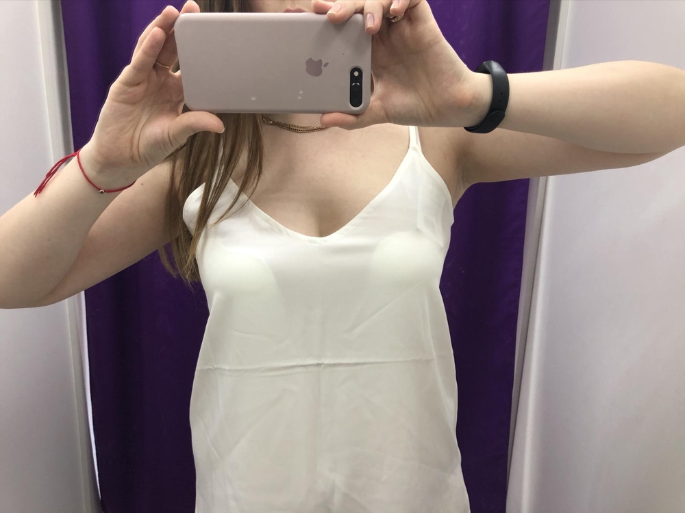 Очень сильно просвечивает топ, пришёл с желтыми пятнами и разводами. Прошу не снимать процент выкупа. 