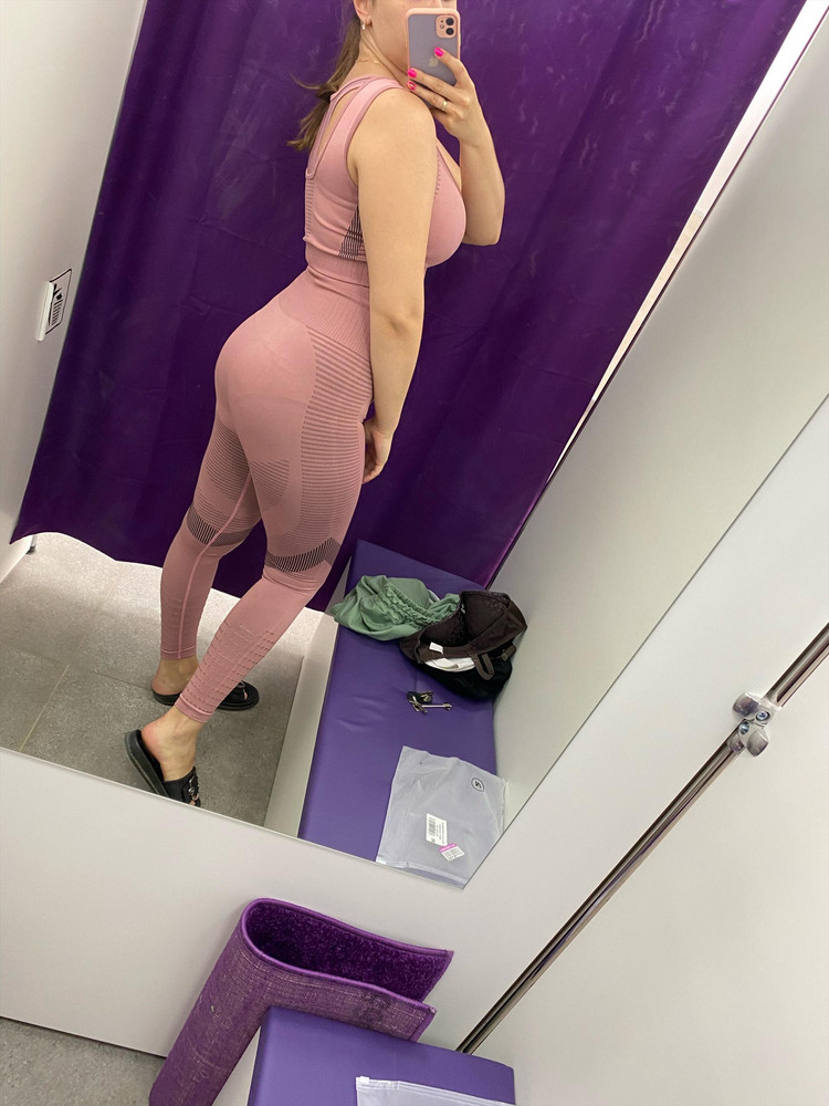 Отличный костюм, приятный к телу👍👍