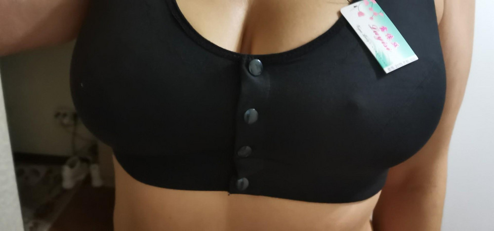 Хороший маечка лифчик, приятная х/б ткань не давит не жмет. Брала для дома, но и под не прозрачной одеждой носила на улицу. На ОГ 105-100 подойдет отлично. Буду брать в другом цвете ещё