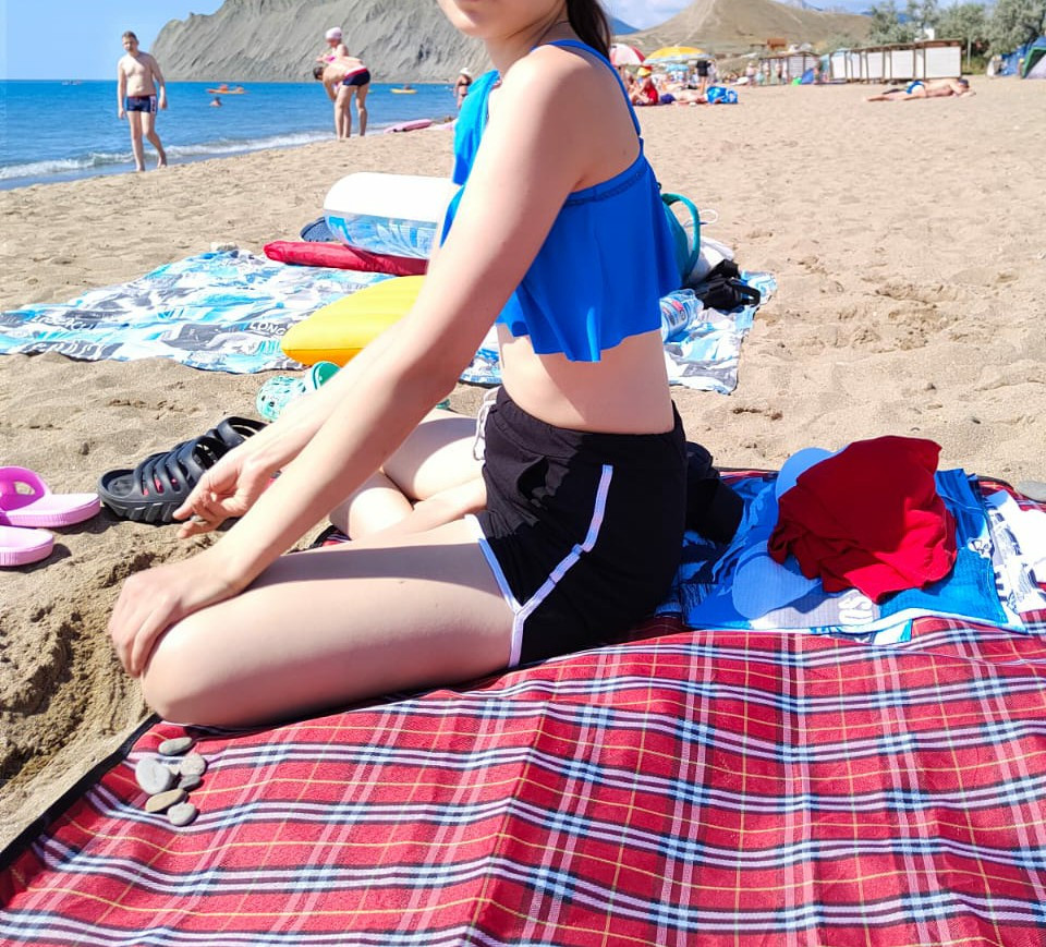 Отличный купальник, только сушиться очень долго, если даже под солнцем. И песок быстро забивается при плаваний в лиф и трусы купальника.