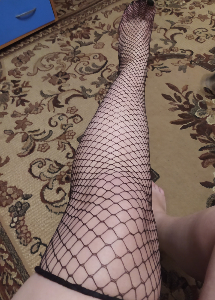 На худые ноги. Кружево не сказалось. Не стоит этих денег