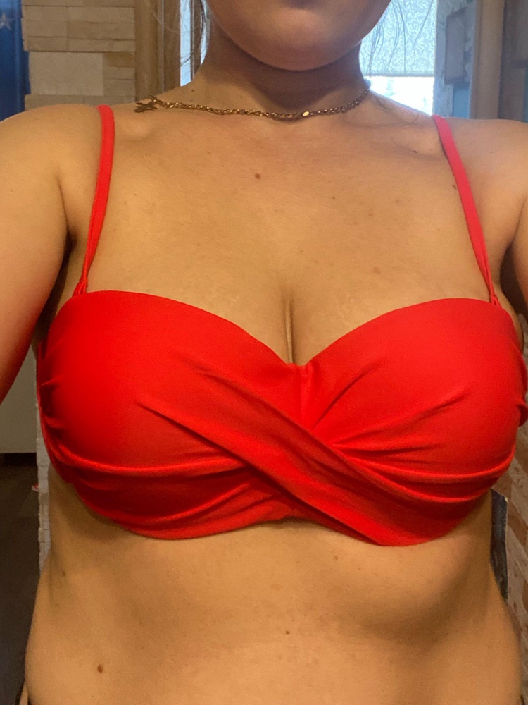 Мои параметры : рост 161, Ог 95, От 79,об102. На неидеальной фигуре, как моя сидит хотрошо. В лифе хотелось бы меньше паралона , все же купальник, а не бюстгальтер. Плавки чёрные очень хорошие, цветные маломерки и оооочень низкой посадки, но я их не планировала одевать, с моим животиком , нечего растяжки показывать. В целом достойный купальник , за небольшие деньги!