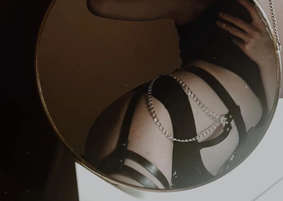 Я в восторге! Хорошее качество. Радует,  что не надо делать дополнительные дырочки. Единственный минус,  на карточке товара показана коробочка, в которой придет товар, но на дереве приходит в обычном почтовом сером пакете. Но в принципе просто прощупывается ремень