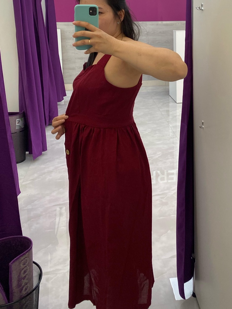 Как на фото, большеват. Думала не буду брать но он очень хорош. Надеюсь после стирки сядет. Бёдра у меня широкие. Такие платья мне обычно идут. 