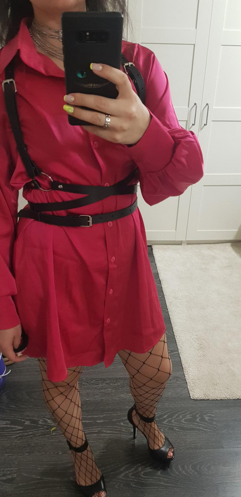 Классная! Фурнитура хорошая. Пахнет кожей. Грубая. Большой запас для регулирования.