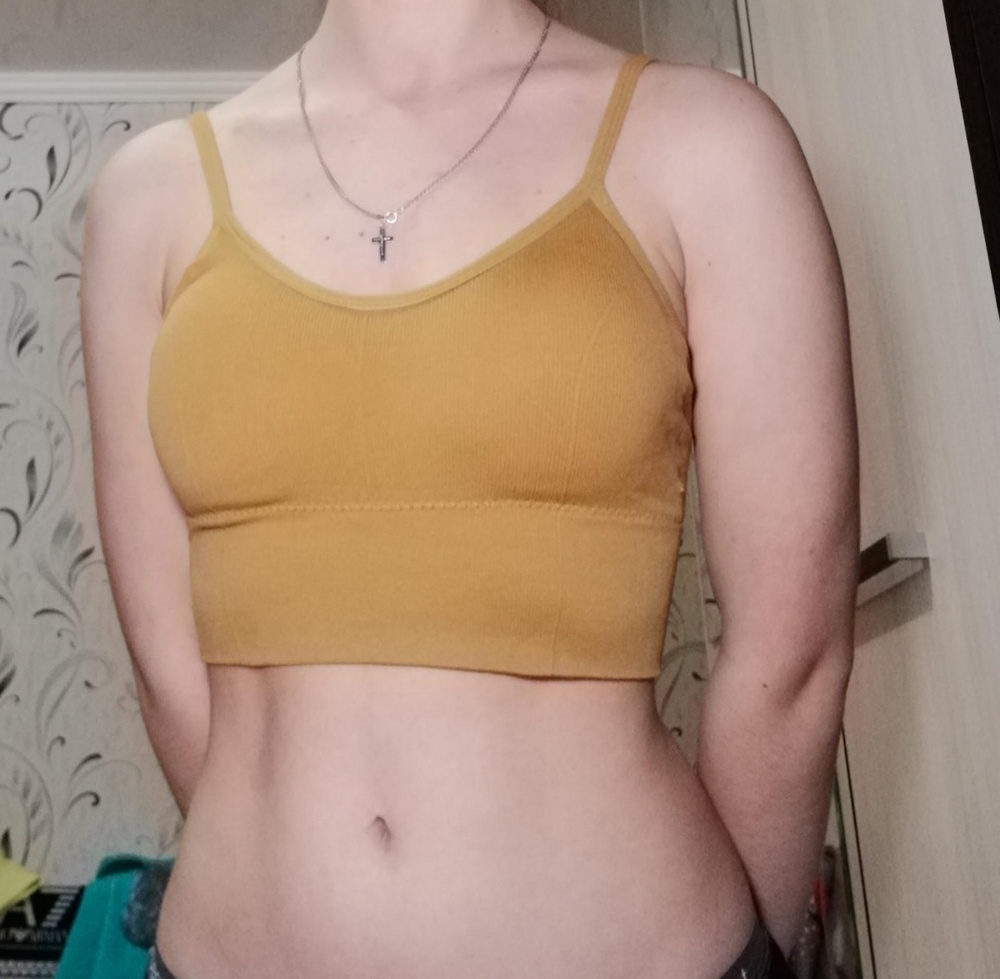 Он просто шикарен, берите не пожалеете, а лучше сразу несколько, очень приятный к телу, мягкий, швы аккуратные, нитки нигде не торчат. Просто пушка. Брала себе белый сразу такой, зелёный и оранжевый.