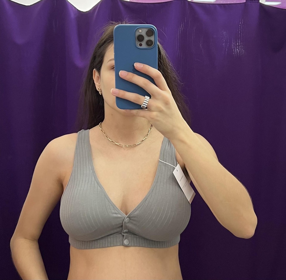 На ог 96 взяла 3xl, по размеру подошло, не давит. Но мою грудь не собирает, на маленькой может будет хорошо, но на большой мне не понравилось. А так первое впечатление хорошее. 