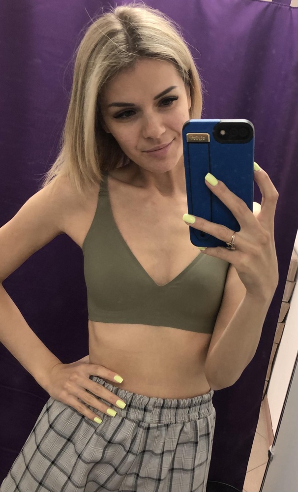 Клёвый мне понравился , размер подошёл , взяла М. Удобный !)  хотела видео прикрепить , но не получается 🤷