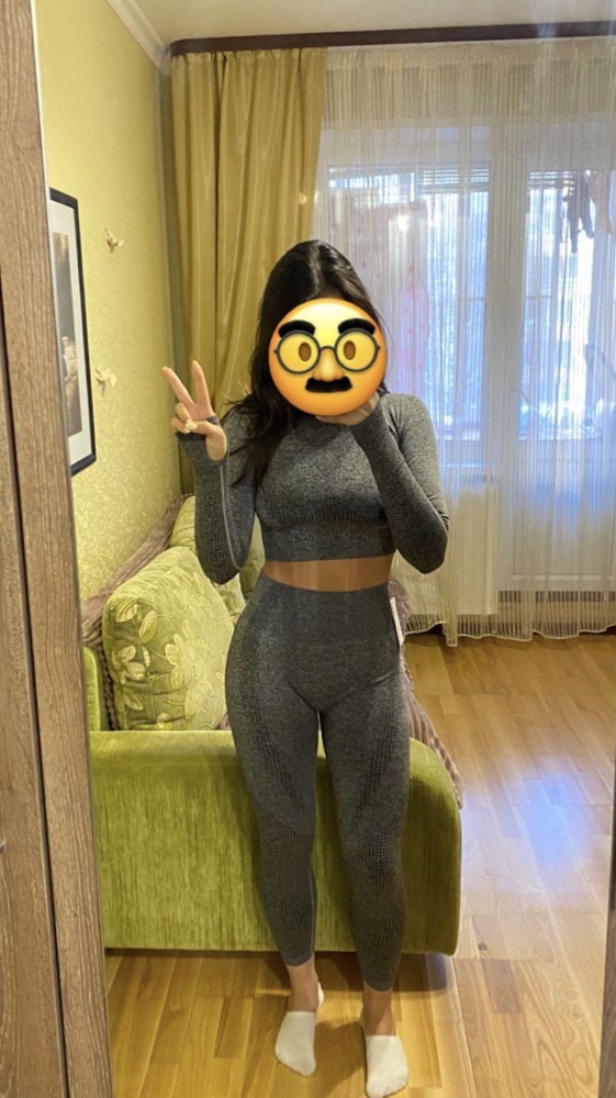 Рашгард прекрасный! Сел, как влитой. На деле  ещё не пробовала. Мои параметры 91/64/96, брала размер M. Единственный минус-сильно сдавливает в ладонях, однако это несмертельно. 