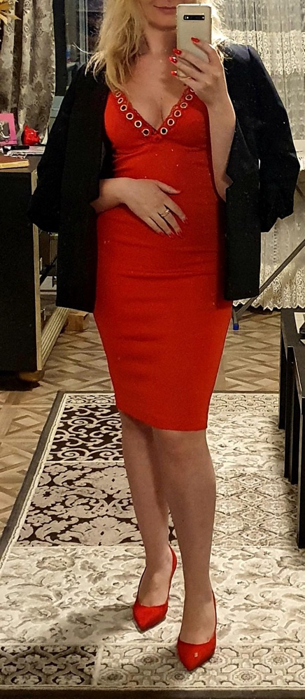 Платье понравилось . 42 размер соответствует заявленному.  Плотный трикотаж .