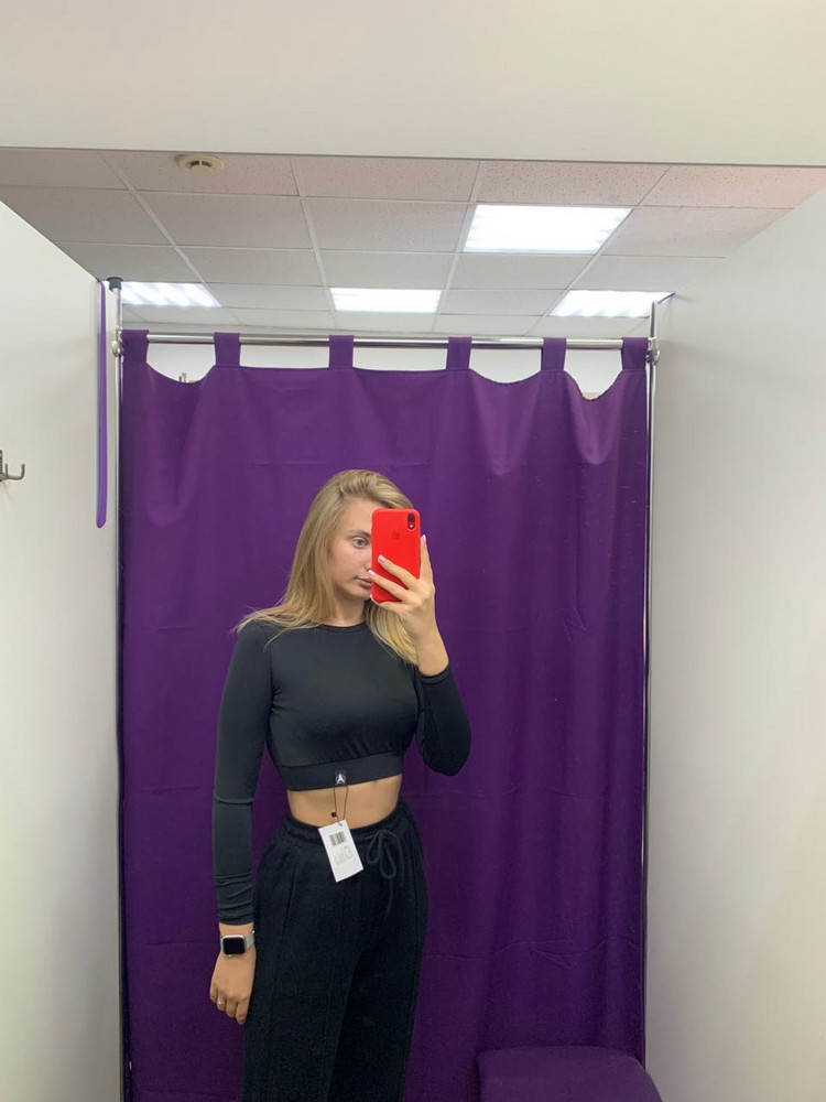 Отличный рашгард, закажу ещё легинсы 👌🏻 S на размер 40-42 сел идеально 