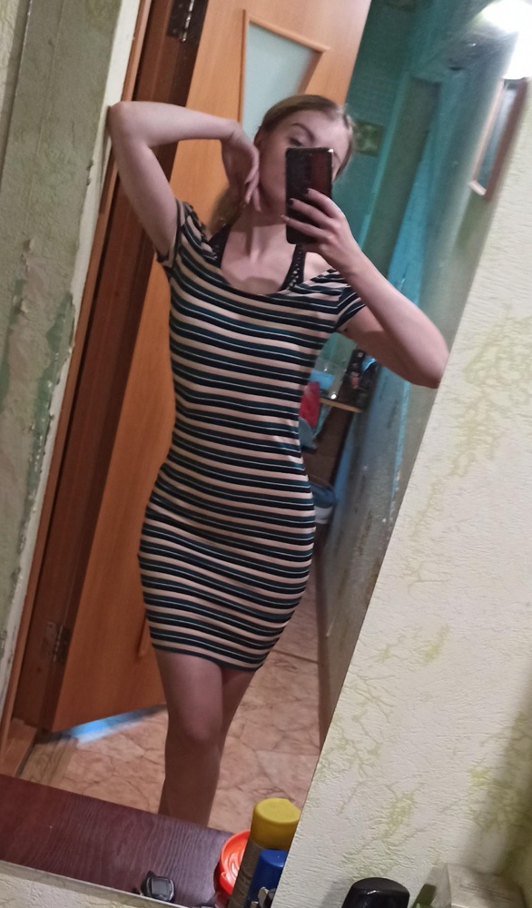 Я в него влюбилась. На параметры 84-64-96 село в облипку. Можно было и s взять, но так тоже неплохо, подчеркнуло фигуру