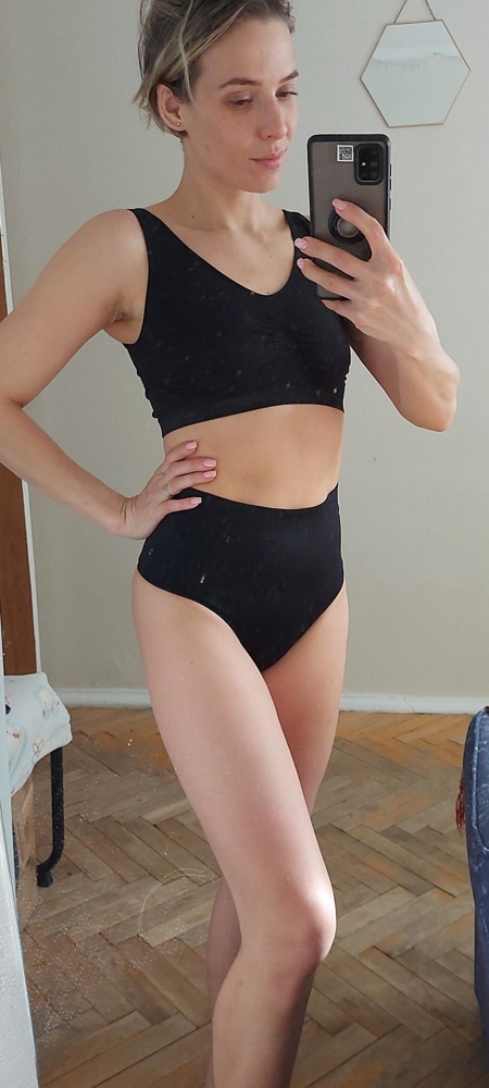 отличная утяжка, все целое, на девочек побольше будет тесно