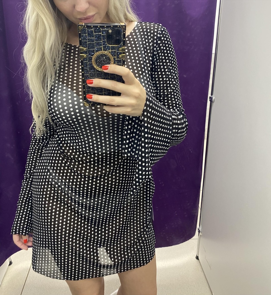 Взяла свой размер и на размер больше, остановила выбор на большем размере, чтобы не в облипку было. Так комфортнее))) туника шикарная. А эти рукава просто влюбили в себя!!!! 