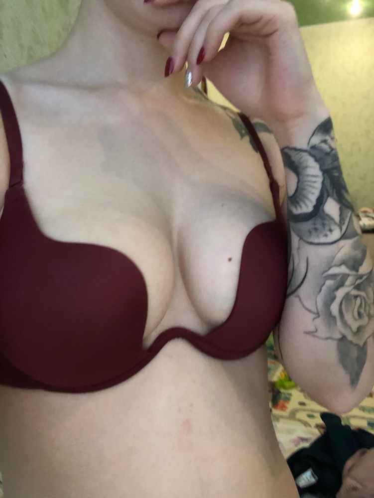 Заказала на размер больше, но мне кажется что надо было на два размера больше заказывать, если честно мне не понятно угадала я с размером или нет.