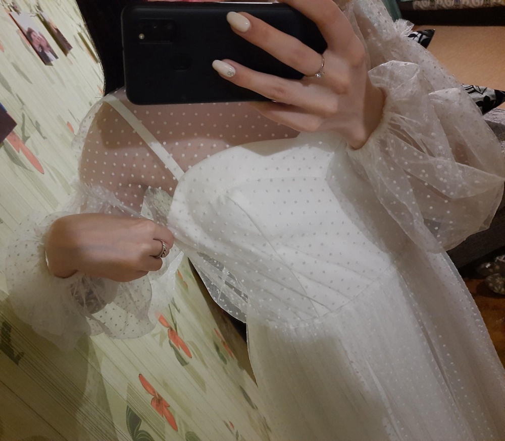 Платье пришлось ушивать, а так всё хорошо
