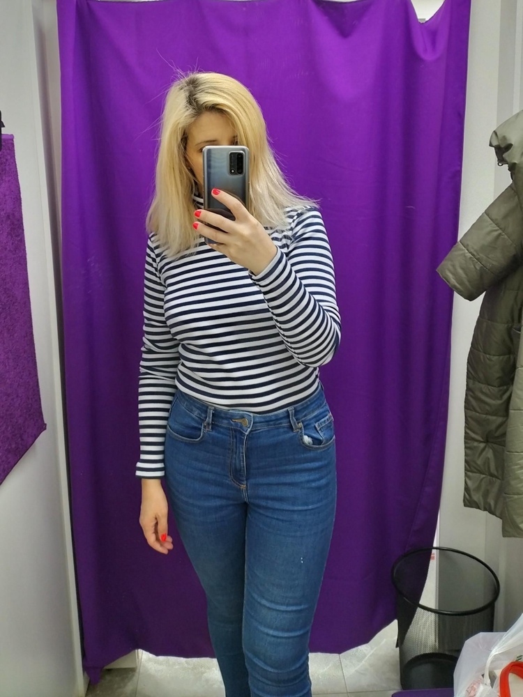 Мне водолазка понравилась. Ткань мягкая и приятная. Достаточно плотная.