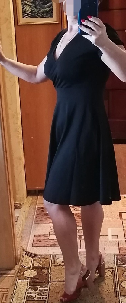 Платье очень понравилось, ткань                
 хорошая, мягкая. На свой 46,выписала 46 чёрное, как на фото, но немного как бы хотелось с боков поменьше. КРАСНОЕ ВЫПИСАЛА 44 и оно прям в обтяг,грудь получилась открыта. Возврат,но тут же выписала 46.Прошу не учитывать в процент.Так что в размер